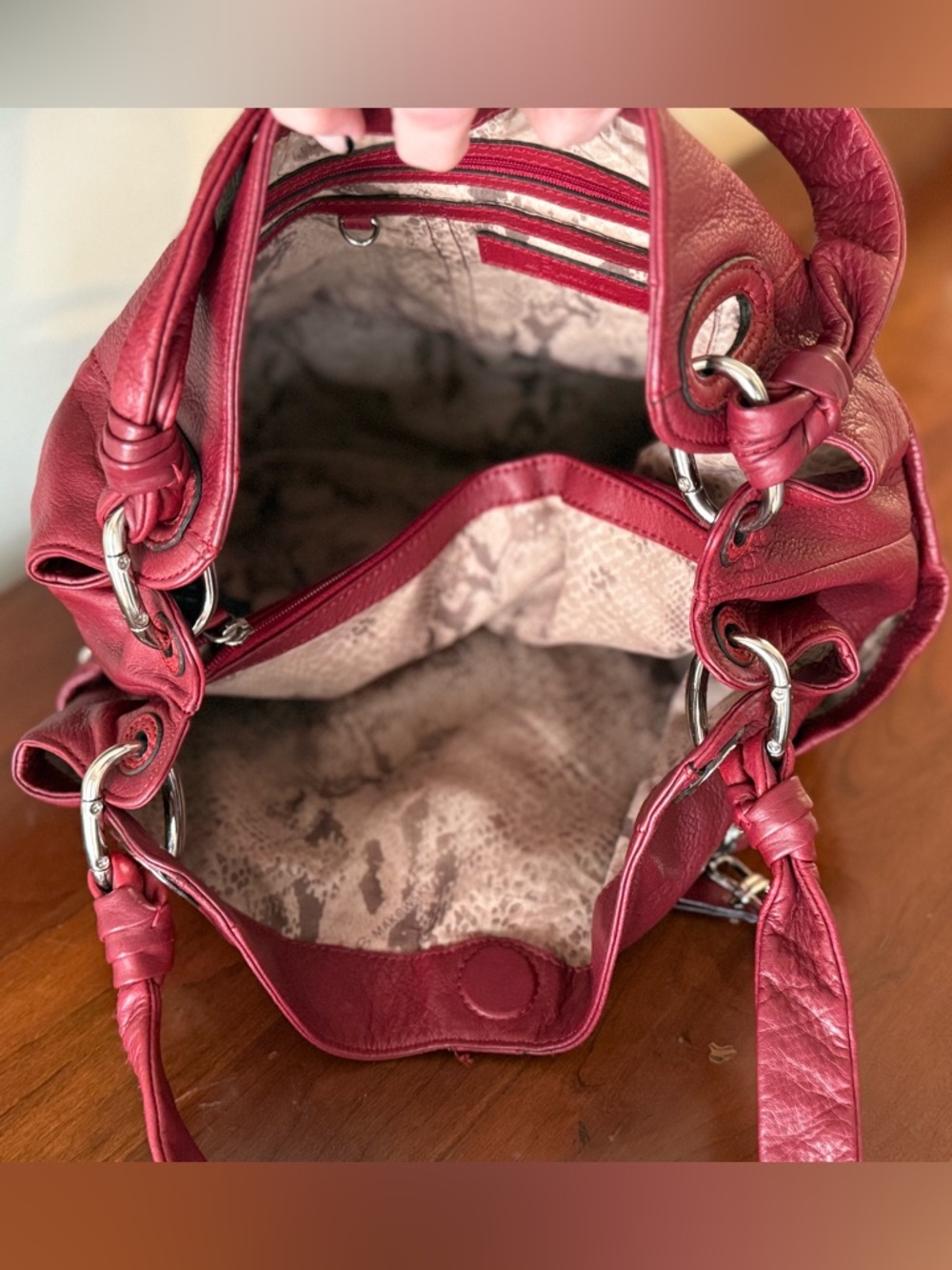 🔥 Y2K Slouchy Red Leather Bag | B. Makowsky | Leopard Lining |
Statement Tote 🔥 - Picture 15 of 15